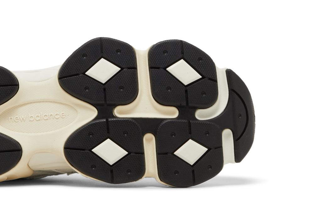 9060 'White Black'