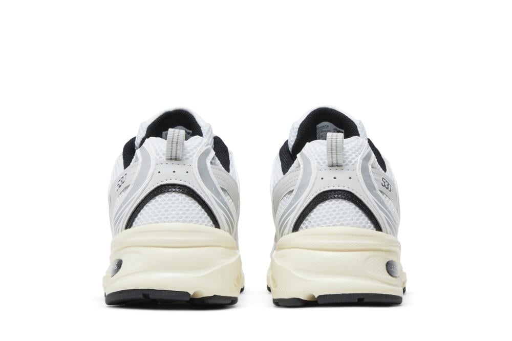 530 'White Metallic Silver'