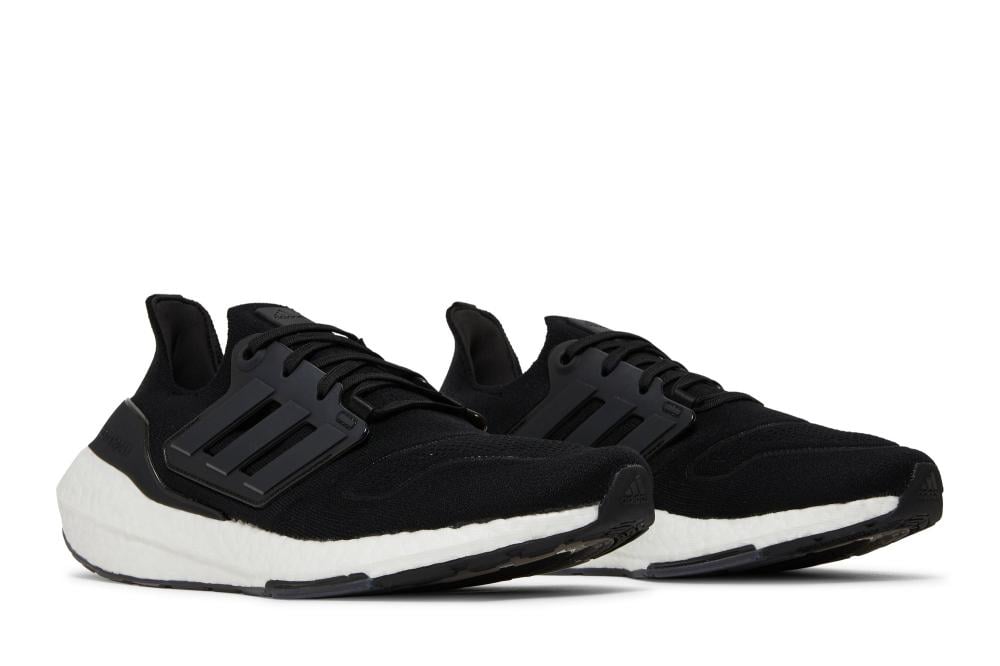 UltraBoost 22 'Black White'