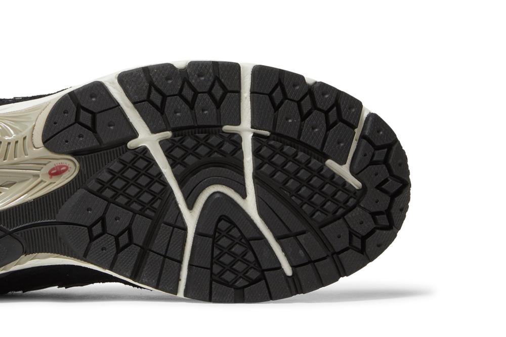 2002R 'Protection Pack - Black Grey'