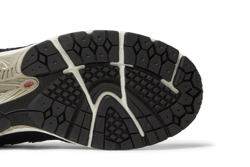 2002R 'Protection Pack - Black Grey'