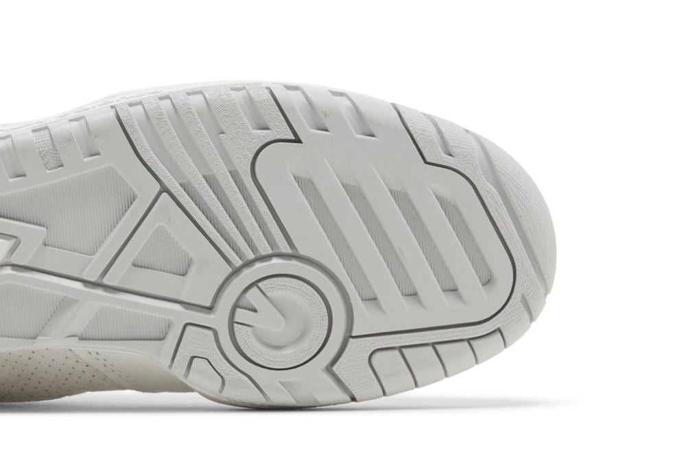 550 'Reflection White'