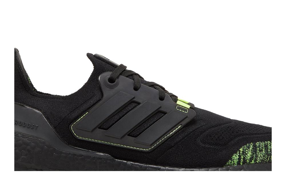 UltraBoost 22 'Black Solar Yellow'