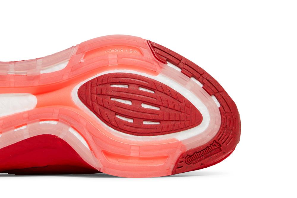 UltraBoost 22 'Vivid Red'