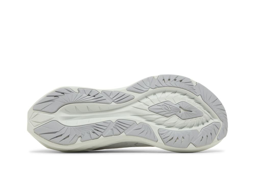 Novablast 4 'White Pale Mint'