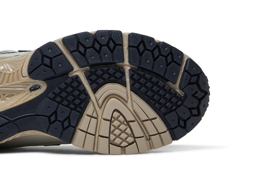 1906R 'Blacktop Mindful Grey' size? Exclusive