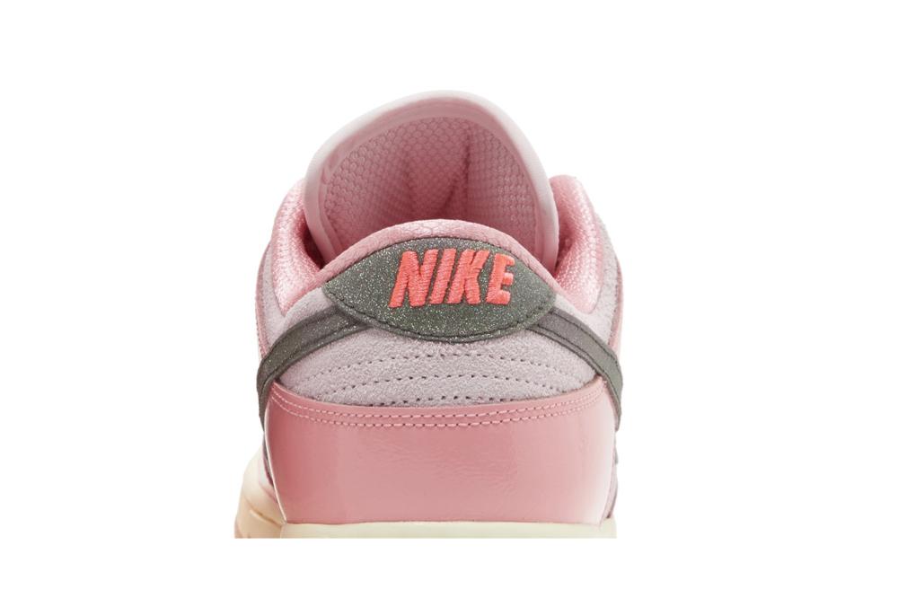 Wmns Dunk Low LX 'Barbie'
