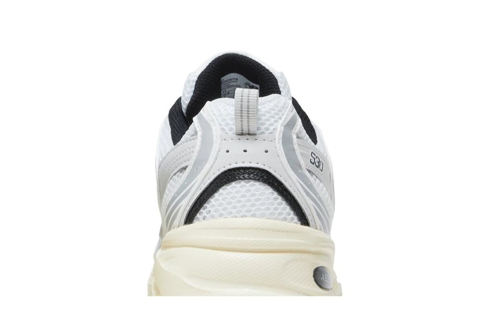 530 'White Metallic Silver'