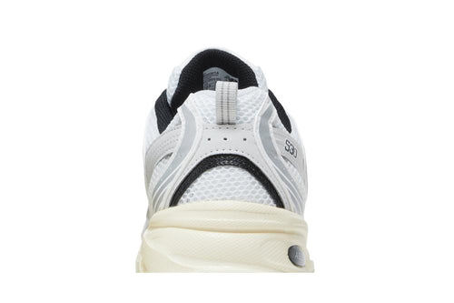 530 'White Metallic Silver'