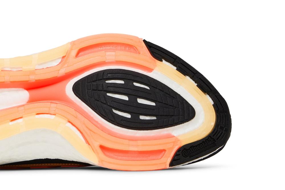 UltraBoost 22 'Black Flash Orange'