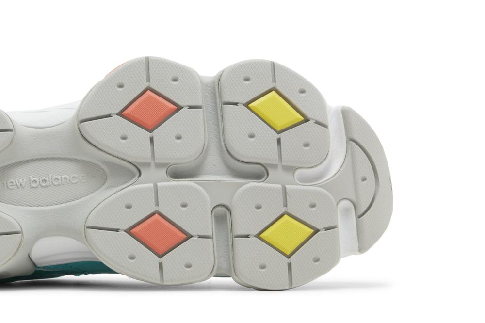 9060 'Cyan Burst' DTLR Exclusive