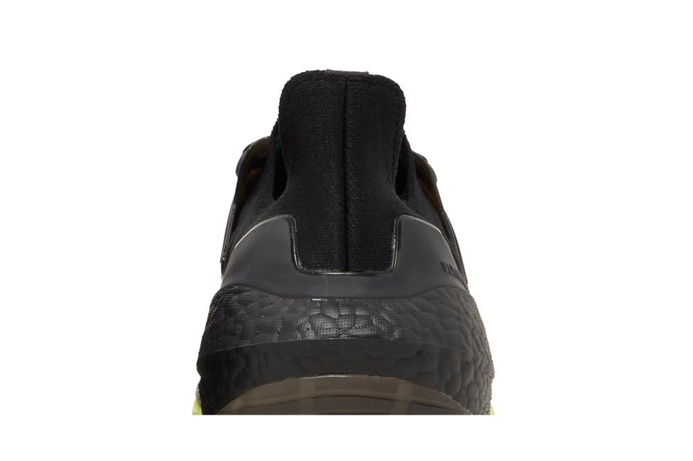 UltraBoost 22 'Black Solar Yellow'