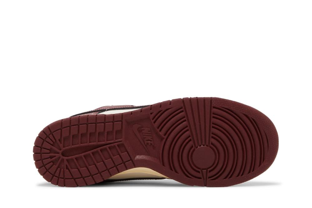 Wmns Dunk Low SE 'Sisterhood - Team Red'