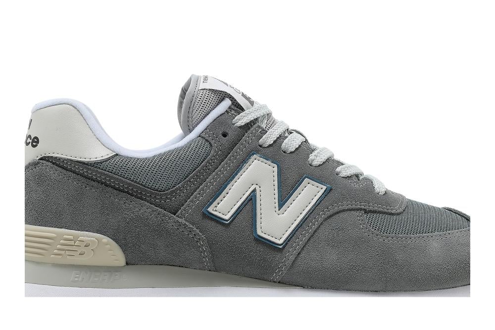574 'Grey Sky Blue'