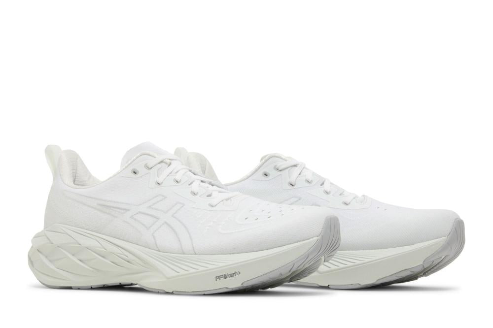 Novablast 4 'White Pale Mint'