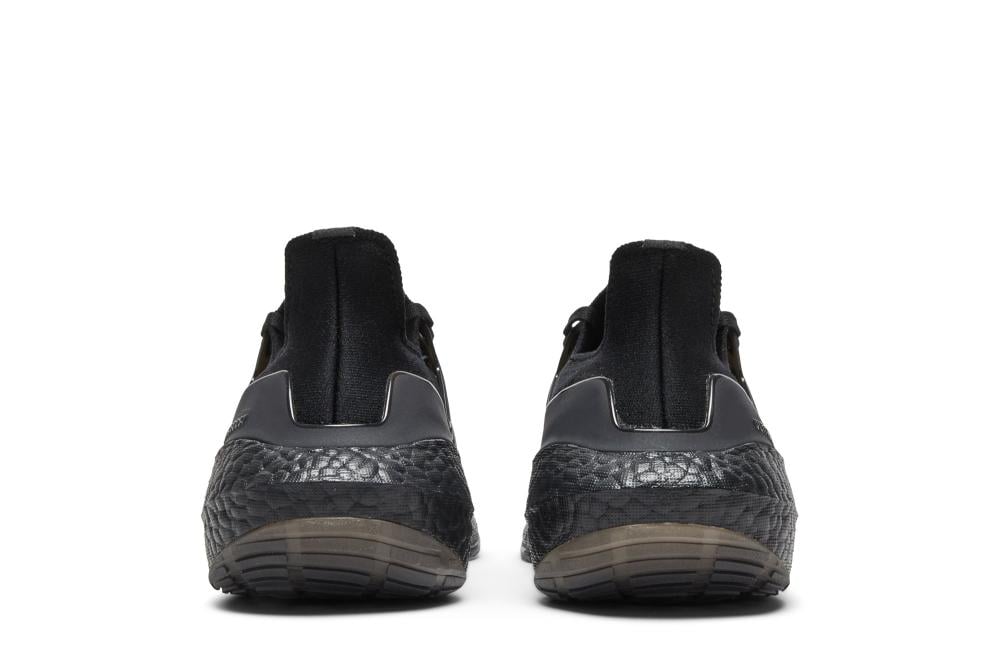 UltraBoost 22 'Triple Black'
