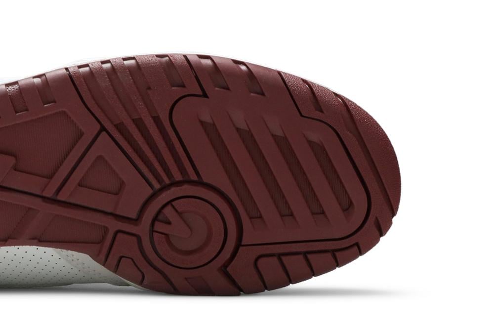 550 'Burgundy'