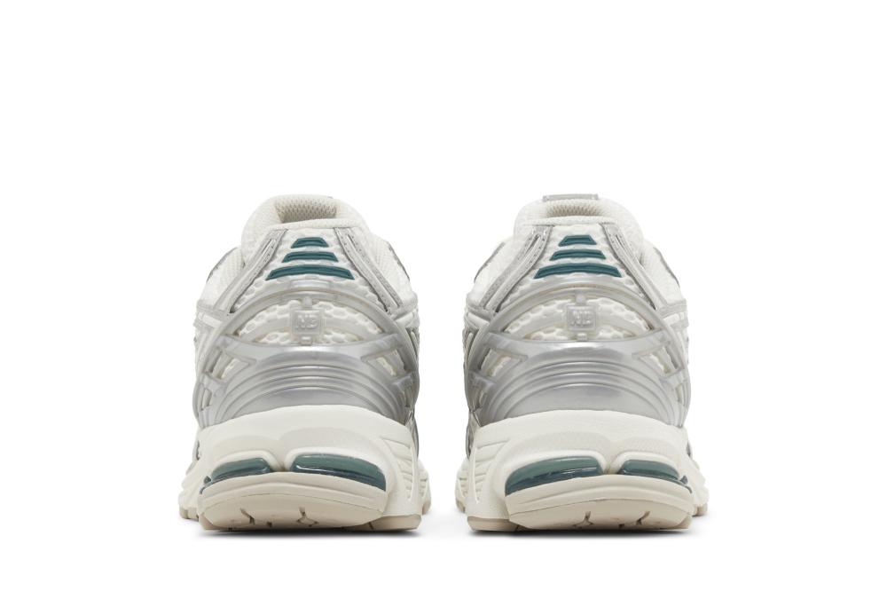 1906R 'Silver Metallic Cream'