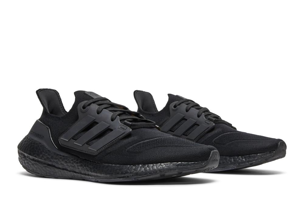 UltraBoost 22 'Triple Black'