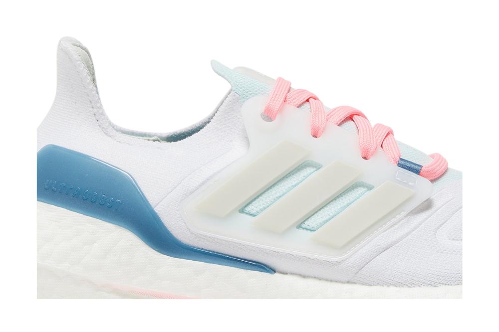 Wmns UltraBoost 22 'White Almost Blue'