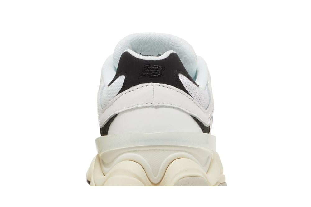 9060 'White Black'