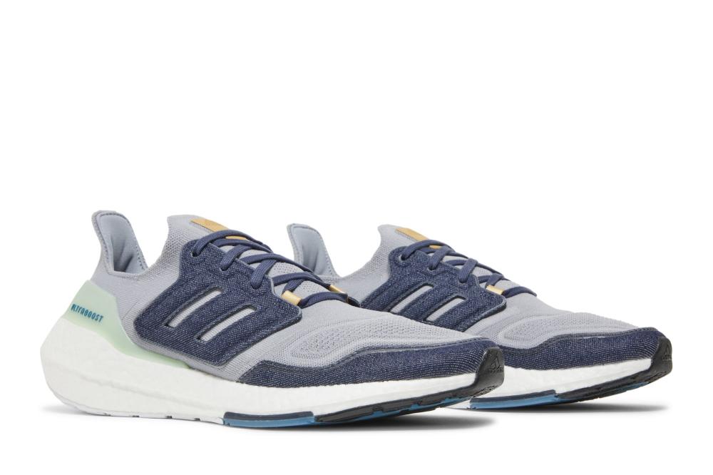 UltraBoost 22 'Halo Silver'