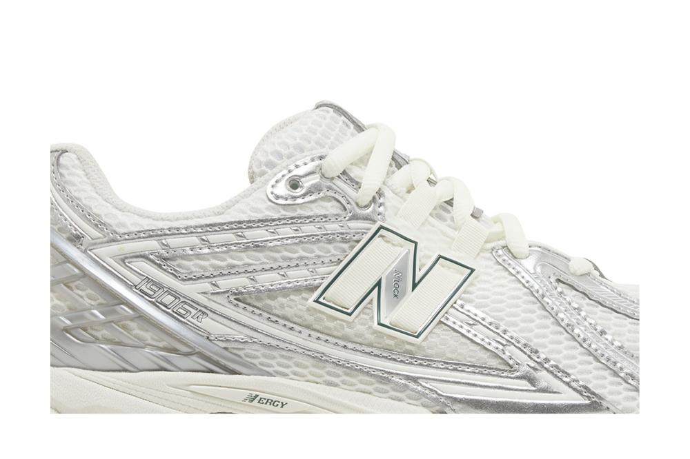 1906R 'Silver Metallic Cream'