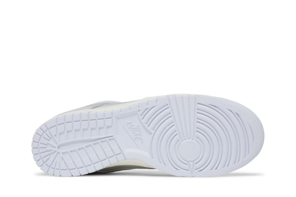 Dunk Low SE 'Metallic Silver'