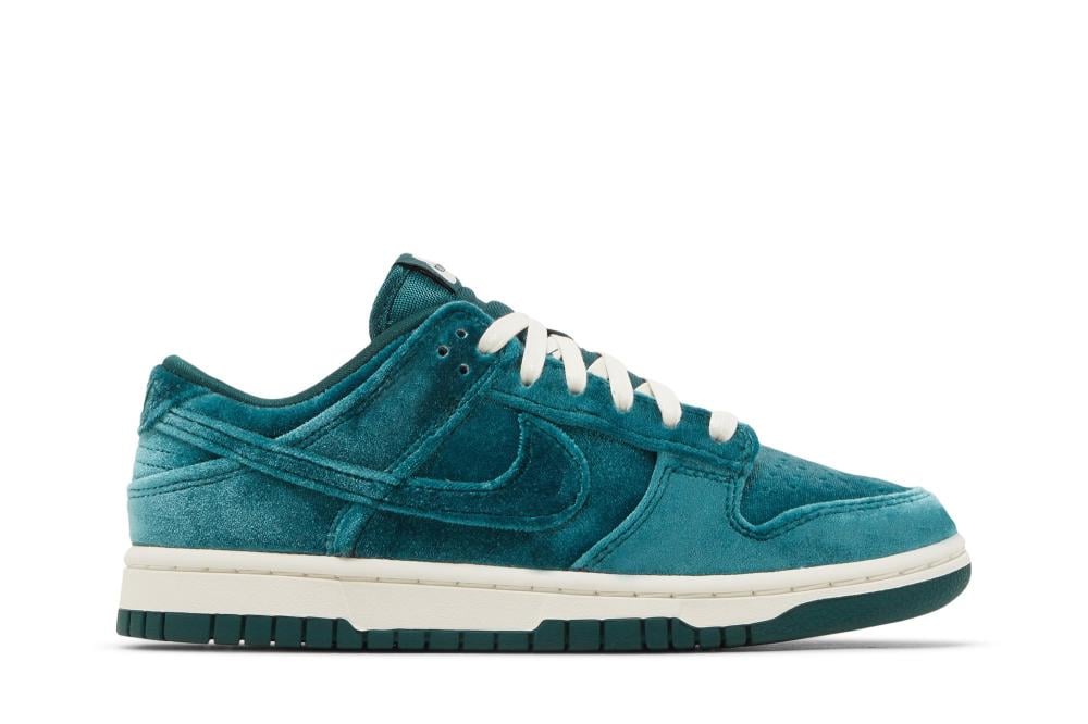 Wmns Dunk Low 'Green Velvet'