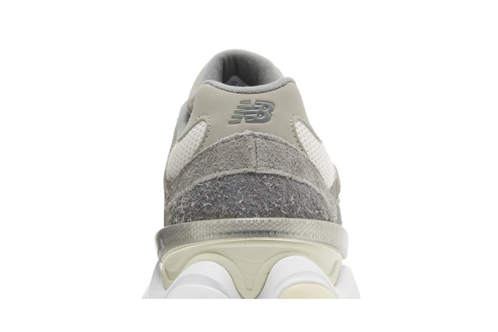 9060 'Grey White'