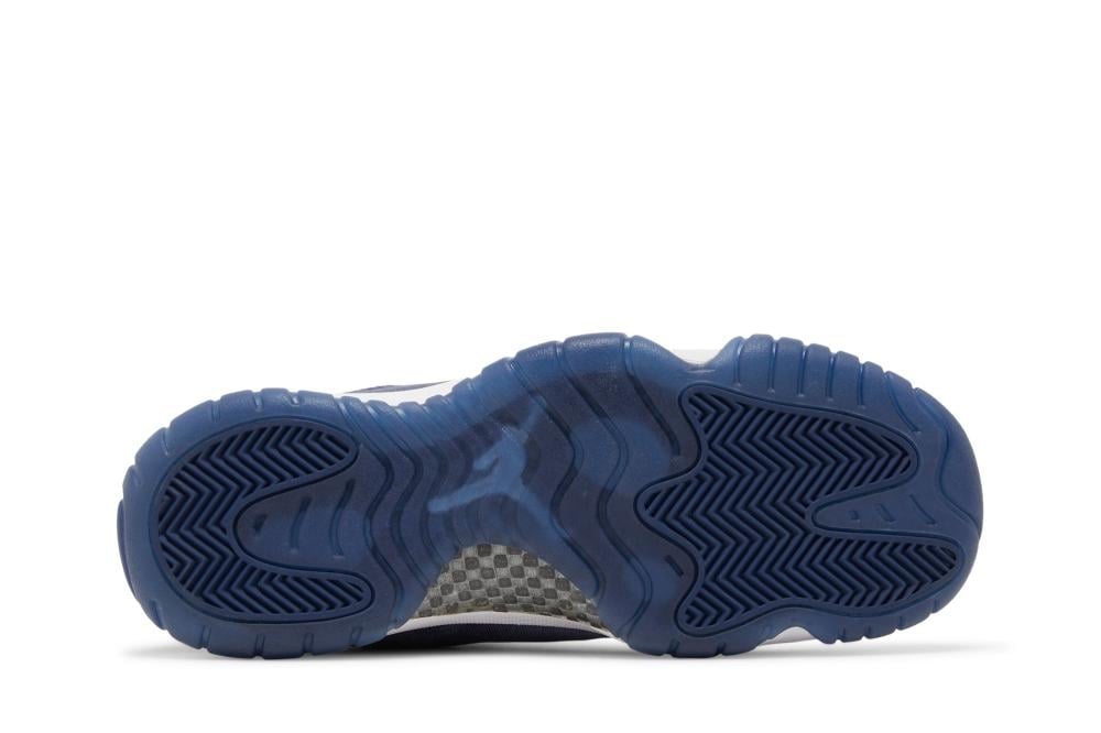 Wmns Air Jordan 11 Retro 'Midnight Navy Velvet'