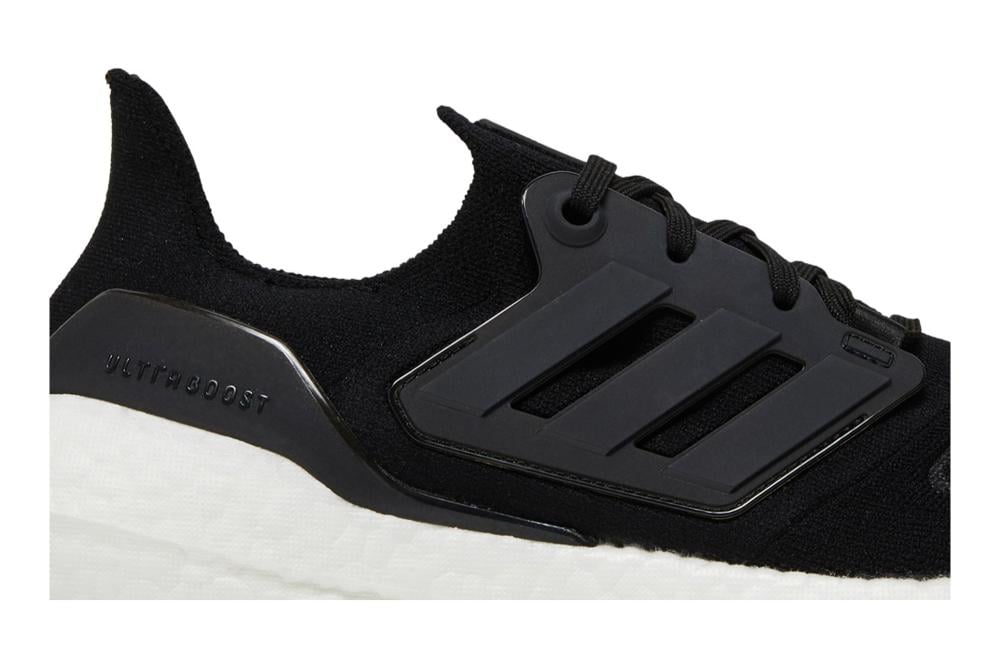 UltraBoost 22 'Black White'