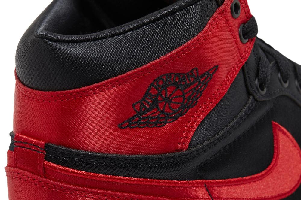 Wmns Air Jordan 1 Retro High OG 'Satin Bred' 2023