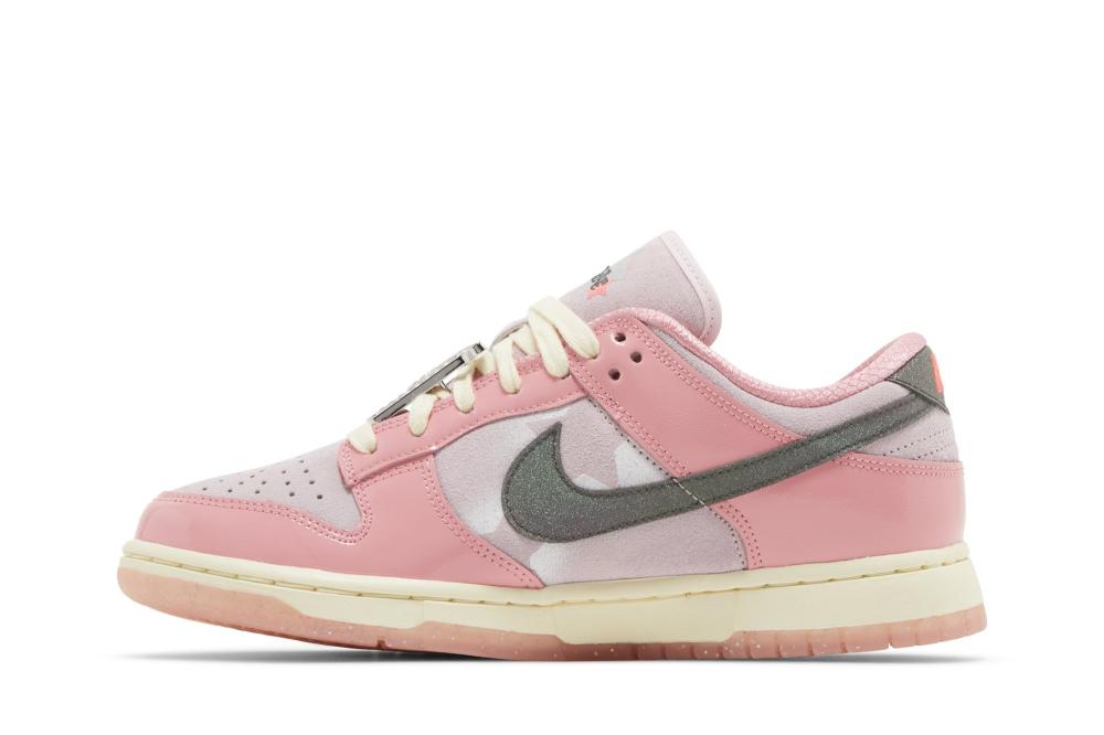 Wmns Dunk Low LX 'Barbie'