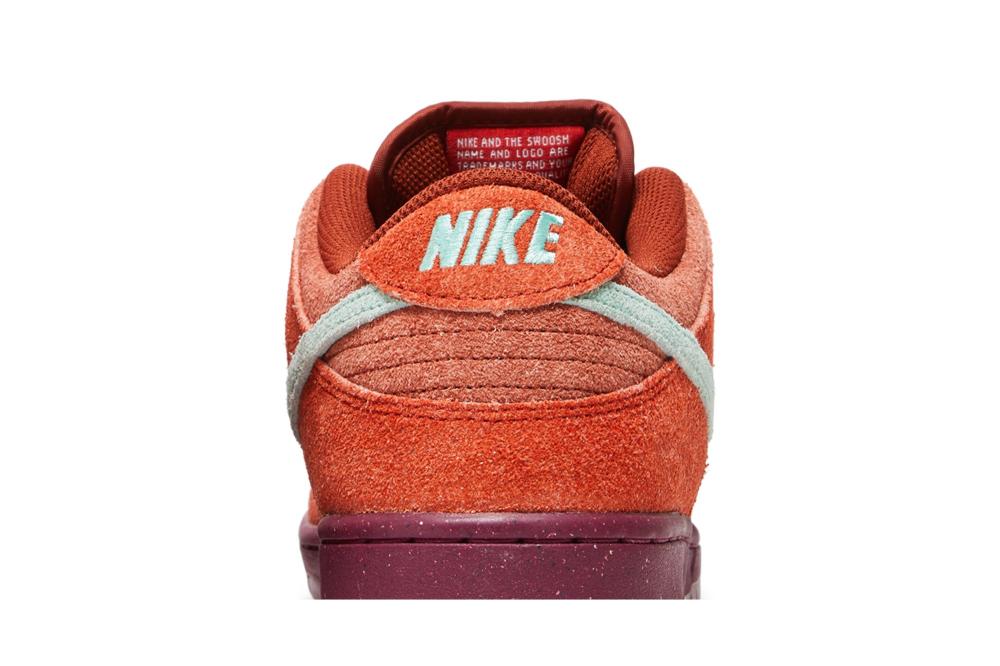 Dunk Low SB 'Mystic Red'