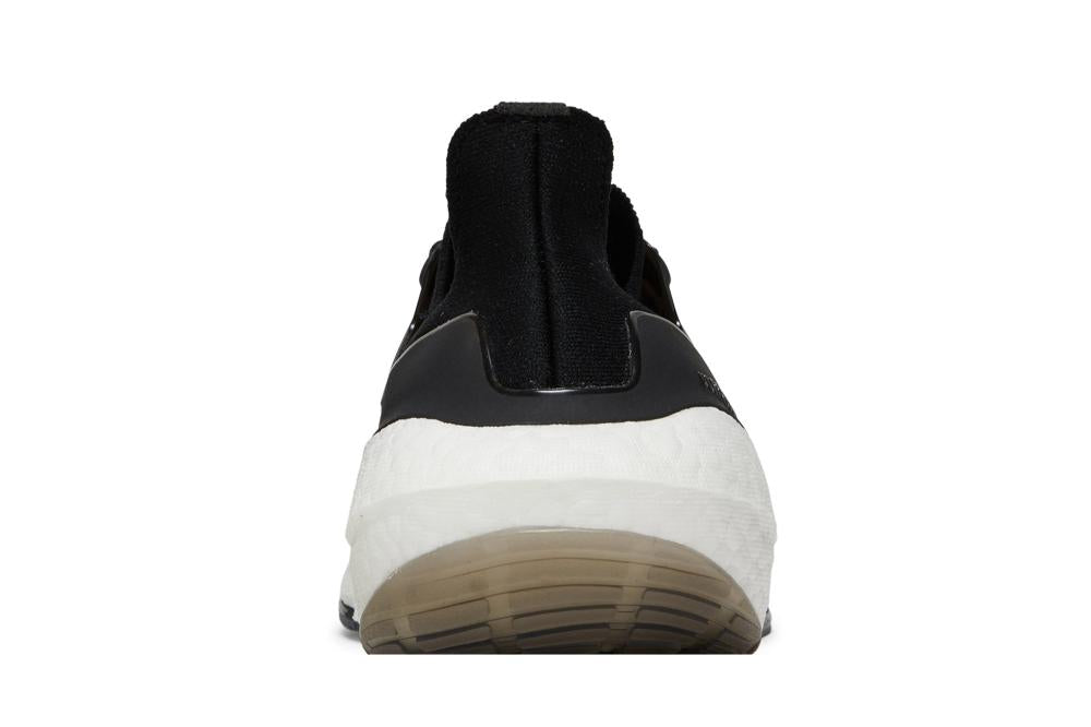 UltraBoost 22 'Black White'