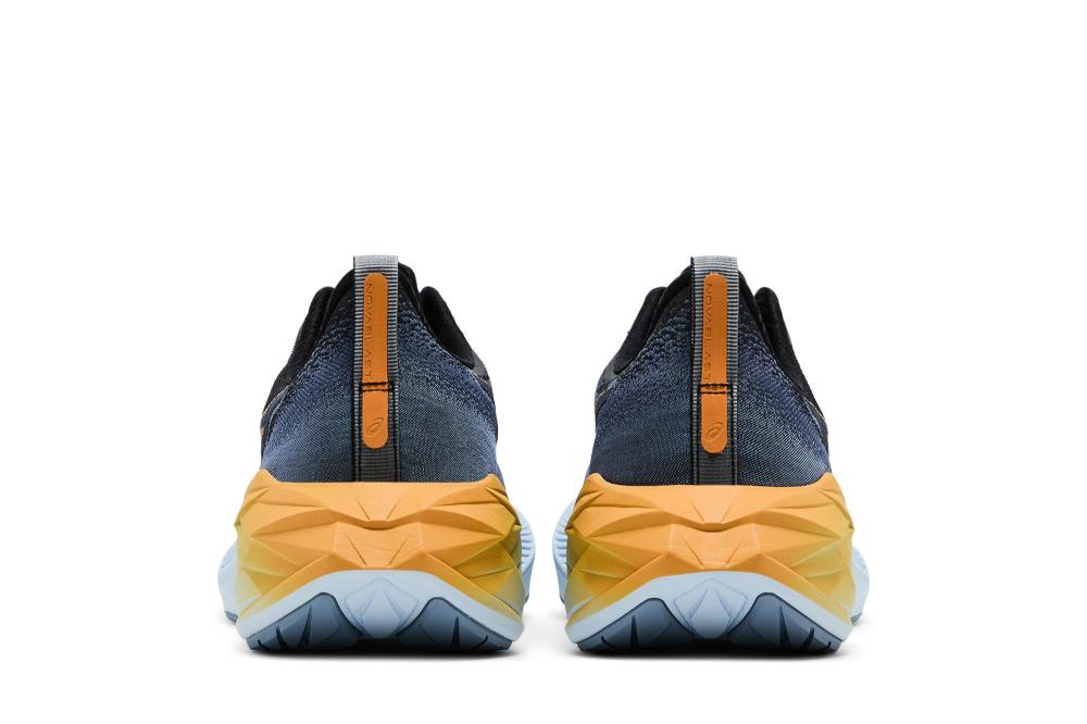 Novablast 4 'Black Thunder Blue'