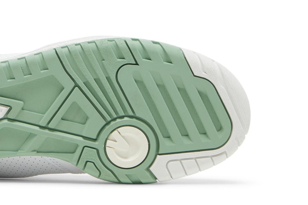 550 'White Mint Green'