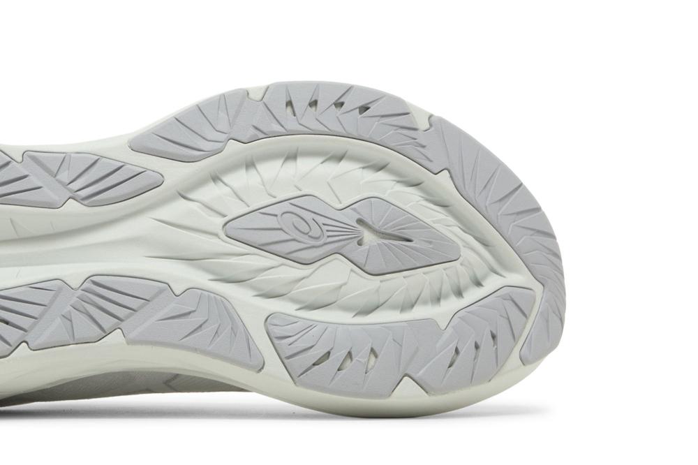 Novablast 4 'White Pale Mint'
