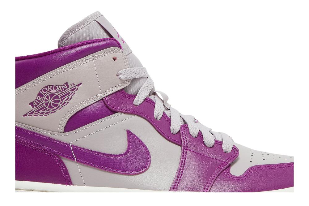 Wmns Air Jordan 1 Mid 'Magenta'