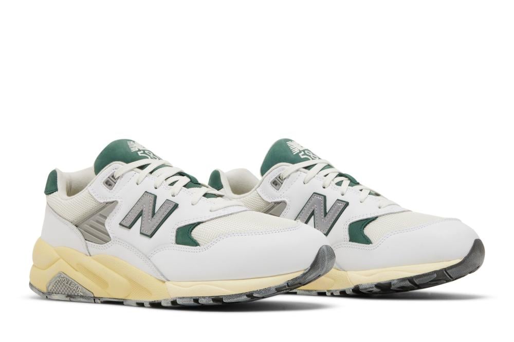 580 'White Nightwatch Green'