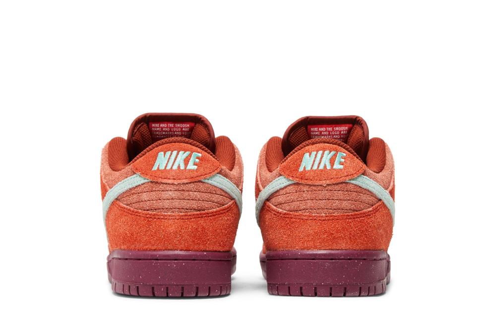 Dunk Low SB 'Mystic Red'