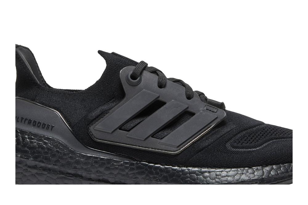 UltraBoost 22 'Triple Black'
