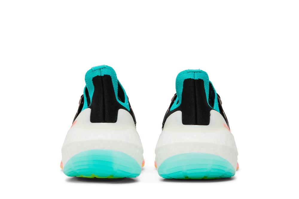 UltraBoost 22 'Black Turbo Mint'