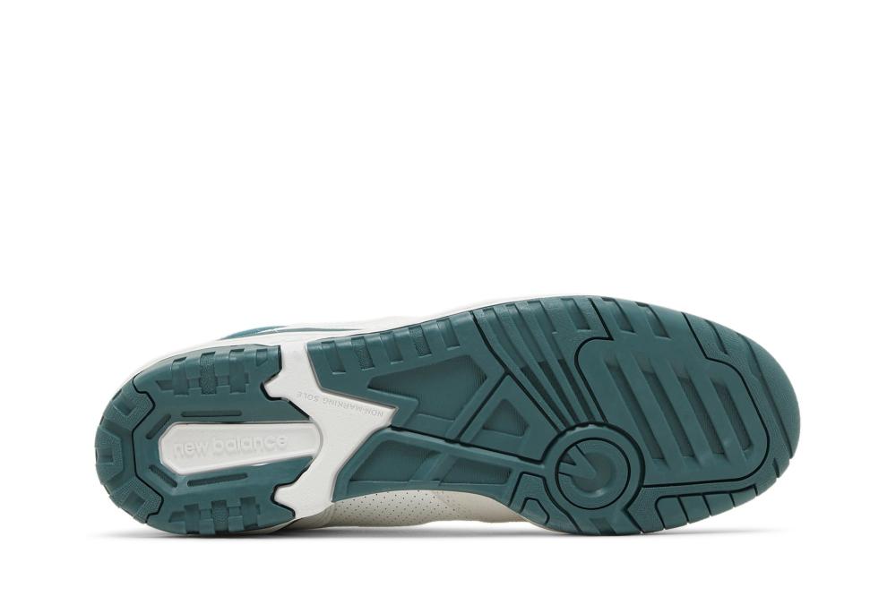 550 'White Vintage Teal'