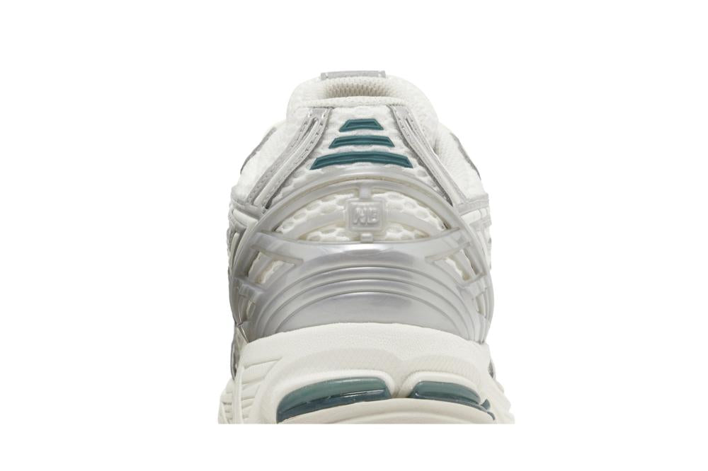 1906R 'Silver Metallic Cream'