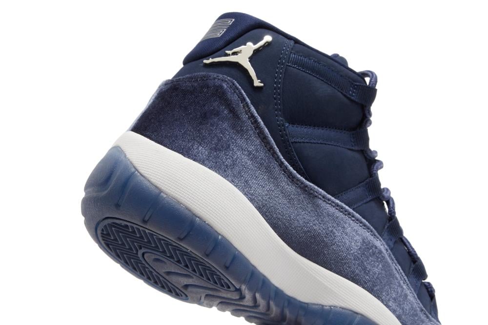 Wmns Air Jordan 11 Retro 'Midnight Navy Velvet'