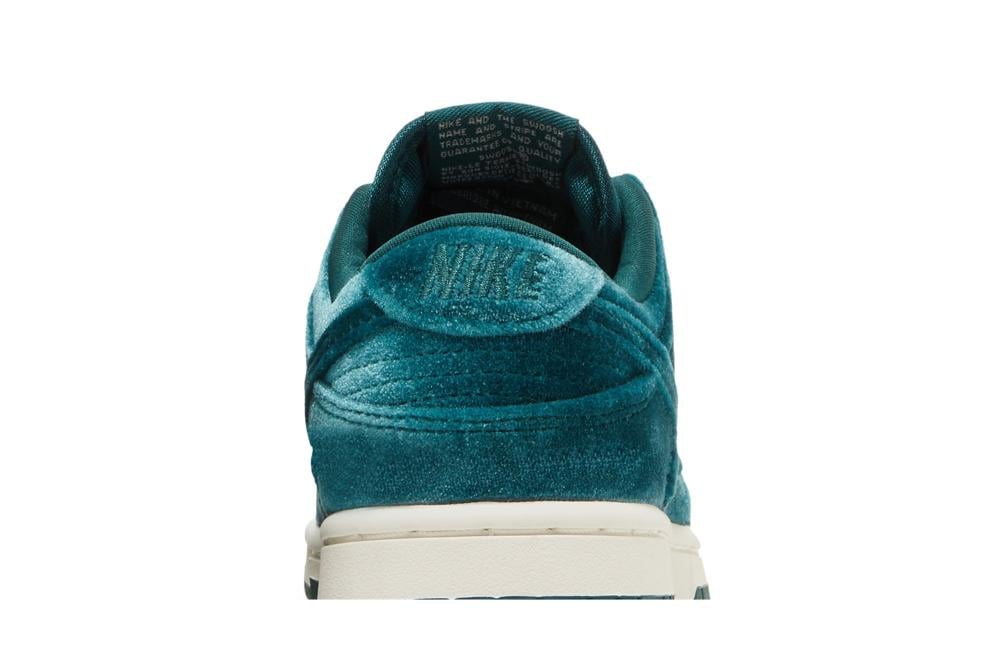 Wmns Dunk Low 'Green Velvet'