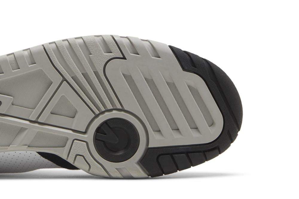 550 'White Black'