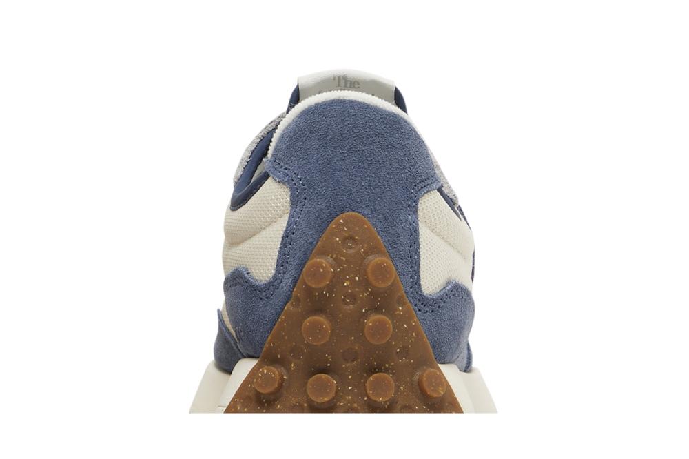 327 'Vintage Indigo Arctic Grey'